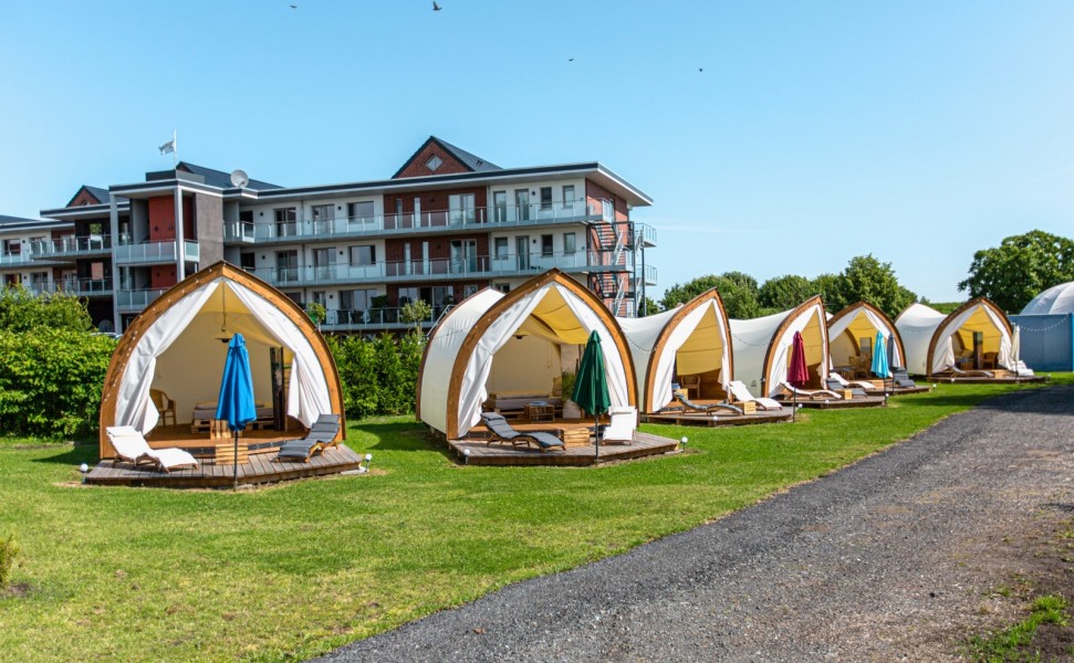 Wetterfeste Lounge für Ihr Glamping Erlebnis