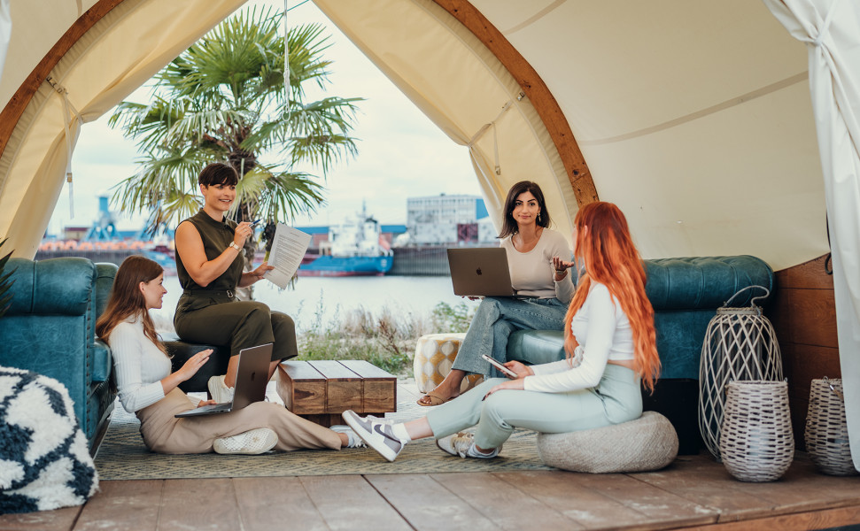 Strohboid Lounge Strand Office Strohboid Lounge Strand Office