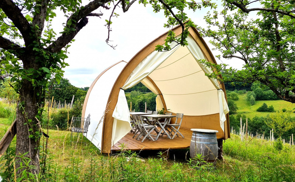 Wetterfeste Winzer-Lounge für Weinverkostungen Wetterfeste Winzer-Lounge für Weinverkostungen