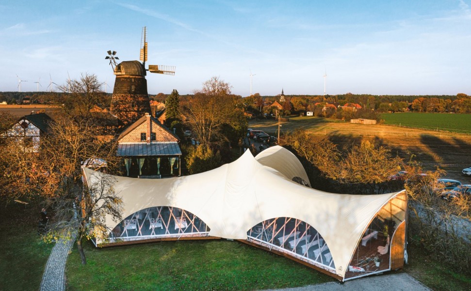 Pavilion for large events by Strohboid