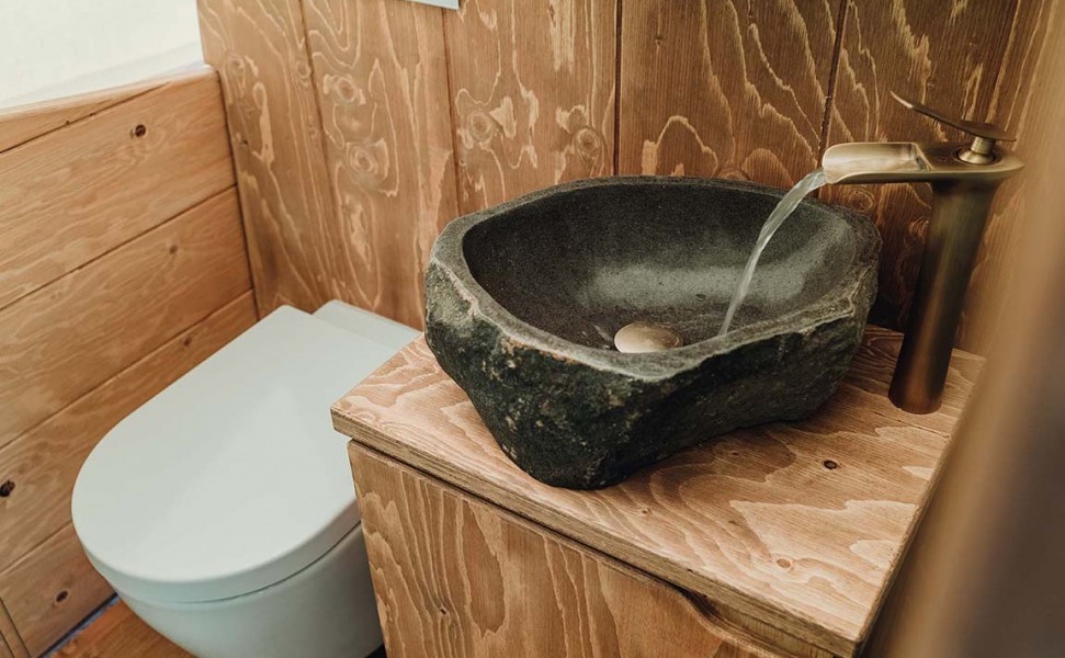 luxus-glamping-badezimmer-dusche-wc