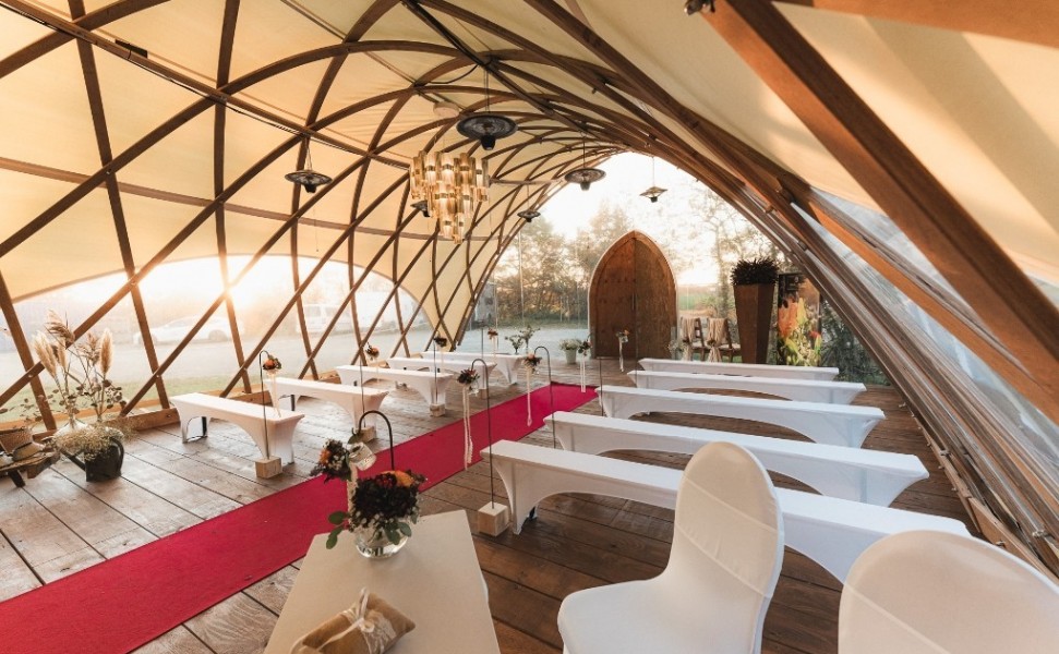 Pavillon aus Holz für Hochzeiten und Trauungen