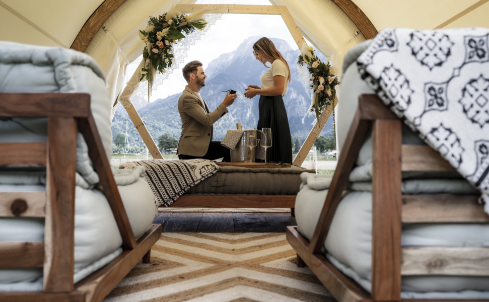 STROHBOID-Lounge-Pavillon-Hotel-Rübezahl-Hochzeitsantrag STROHBOID-Lounge-Pavillon-Hotel-Rübezahl-Hochzeitsantrag