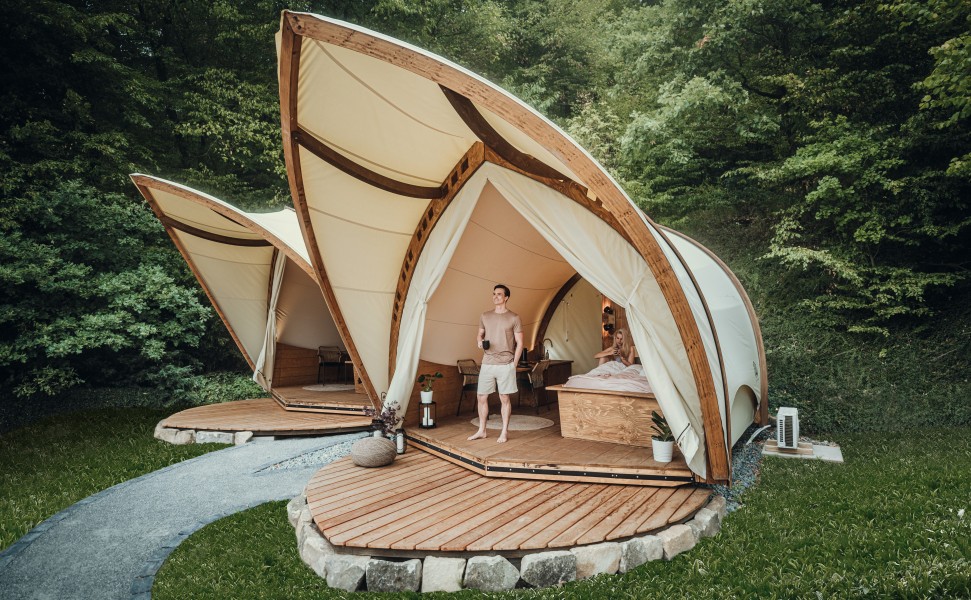 Nachhaltiges Glamping Zelt mit Terrasse Nachhaltiges Glamping Zelt mit Terrasse