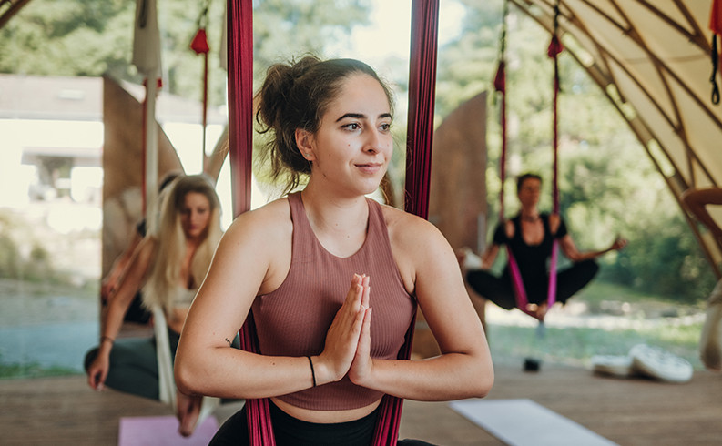 Strohboid_Yoga_221003_2_-2web-klein Strohboid_Yoga_221003_2_-2web-klein