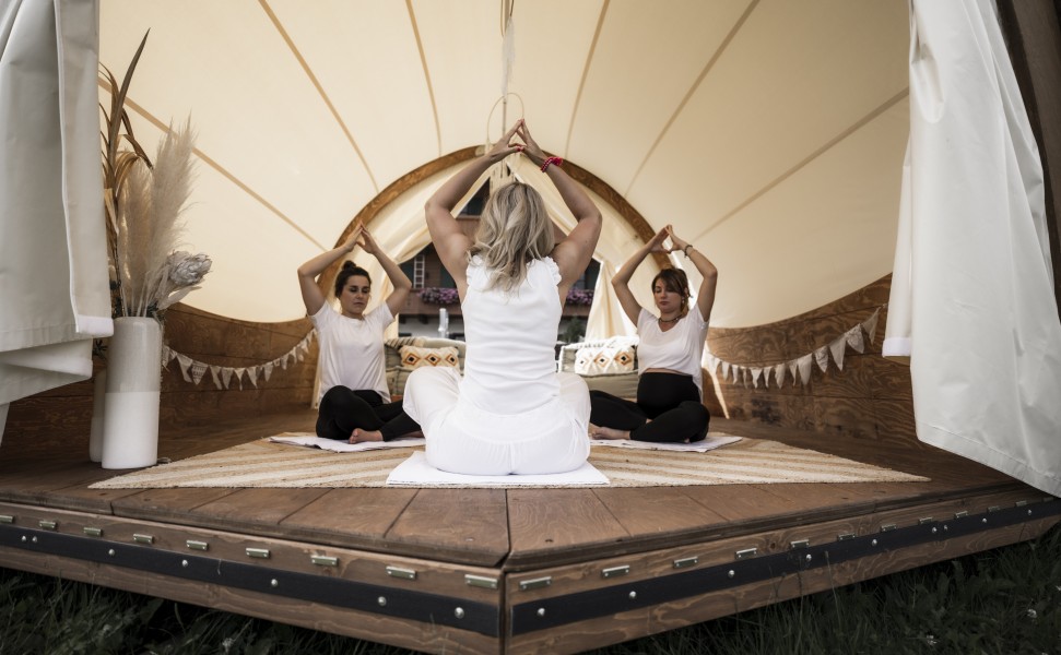 STROHBOID Lounge Yoga Raum
