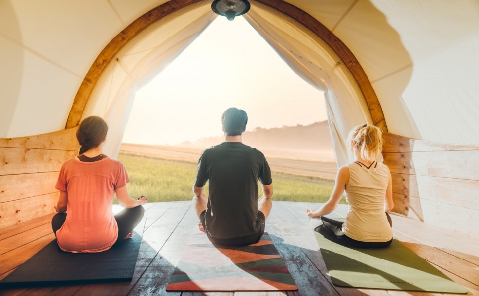 Yoga in der Strohboid Lounge - Einzigartige Entspannung für Ihre Gäste