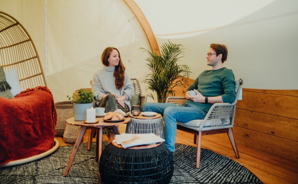 Nachhaltige Lounge als ganzjähriges Outdoor-Wohnzimmer