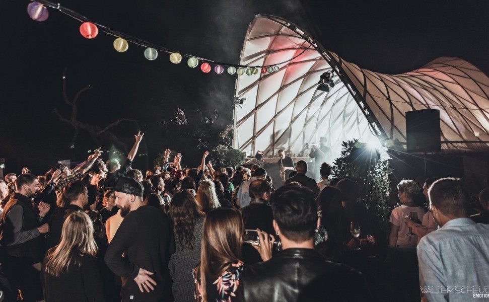 Strohboid event tent pavilion