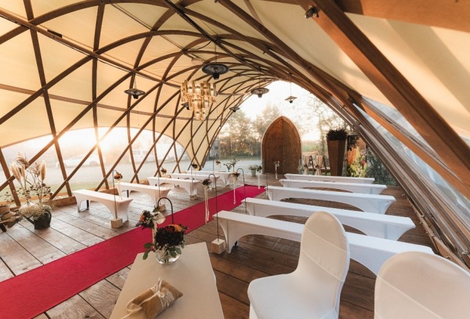 Pavillon aus Holz für Hochzeiten und Trauungen