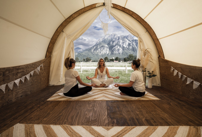 STROHBOID-Lounge-Pavillon-Hotel-Rübezahl-Meditation STROHBOID-Lounge-Pavillon-Hotel-Rübezahl-Meditation