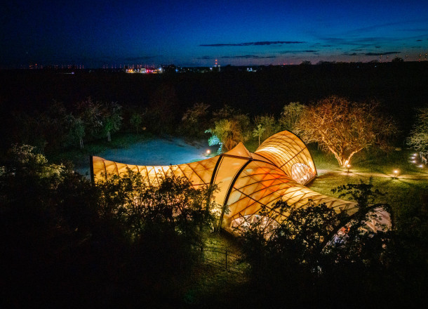 STROHBOID Pavillon 3-Connect at Dörrwalder Mühle STROHBOID Pavillon 3-Connect at Dörrwalder Mühle