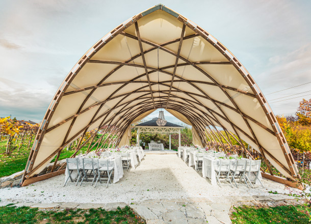 STROHBOID_Träumerei_Hochzeitspavillon im Grünen STROHBOID_Träumerei_Hochzeitspavillon im Grünen