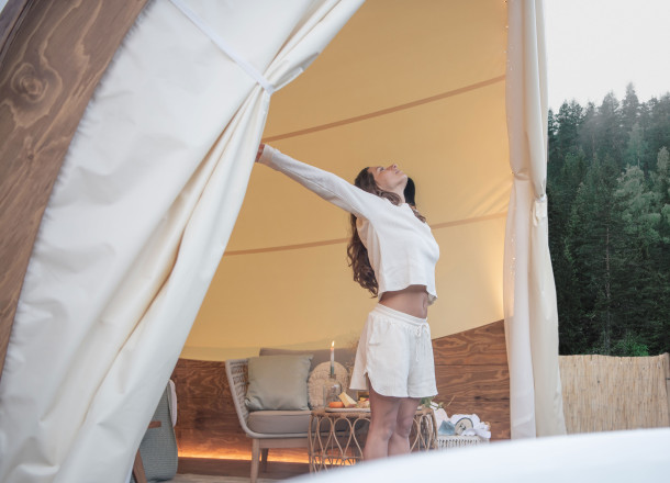 STROHBOID-Lounge-Hotel Adula_1001 Steilas Suite_Glamping STROHBOID-Lounge-Hotel Adula_1001 Steilas Suite_Glamping