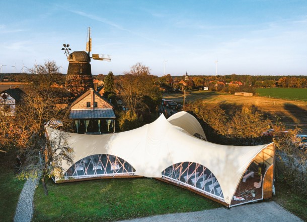 Pavillon für große Veranstaltungen von Strohboid