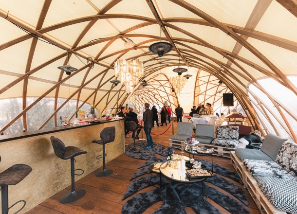 strohboid-pavillon-luxus-eventlocation-doerrwalder-muehle