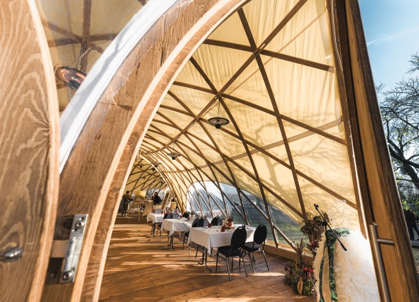 STROHBOID_Pavillon_Doerrwalder-muehle-hochzeit-sturmfest