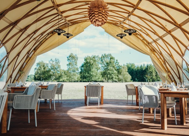 STROHBOID-Pavillon-Hotelcamp-Reinsehlen-Tagungen.jpg