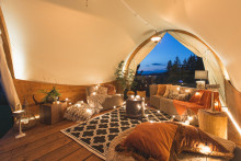 Strohboid Lounge am Abend - Innenansicht Strohboid Lounge am Abend - Innenansicht