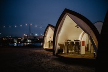 Wetterfeste Lounge als ganzjährige Outdoor-Bar