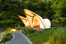Luxus Glamping bei Nacht