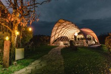 Strohboid pavilion for winegrowers and winemakers