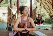 Strohboid_Yoga_221003_2_-2web-klein Strohboid_Yoga_221003_2_-2web-klein