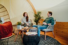 Nachhaltige Lounge als ganzjähriges Outdoor-Wohnzimmer