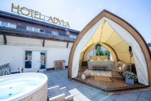 Luxus Glamping Lounge als Hotelzimmer - Erweiterung bei Hotel Adula Luxus Glamping Lounge als Hotelzimmer - Erweiterung bei Hotel Adula