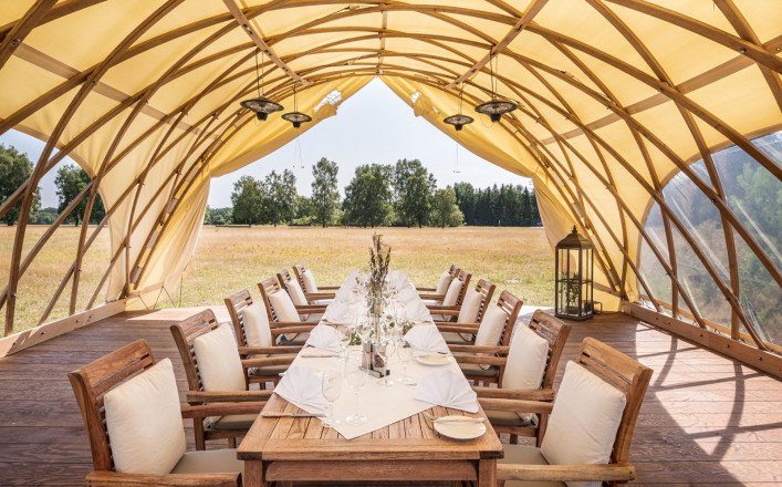 Hotelcamp Reinsehlen STROHBOID Pavillon für Tagungen und Feiern Hotelcamp Reinsehlen STROHBOID Pavillon für Tagungen und Feiern