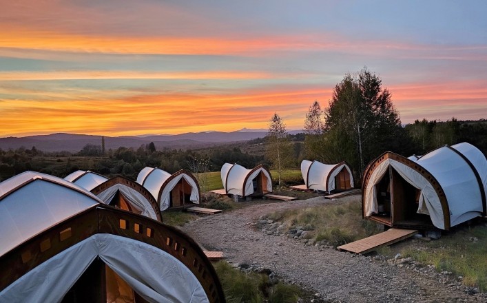 Lounge als Glamping Hotelzimmer von Elbwasser Krautsand