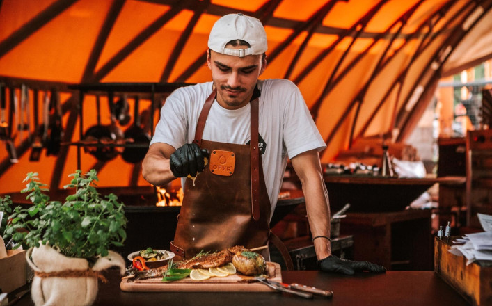 Gastro-Pavillon als Grillzelt - Feuerdorf in Wien Gastro-Pavillon als Grillzelt - Feuerdorf in Wien